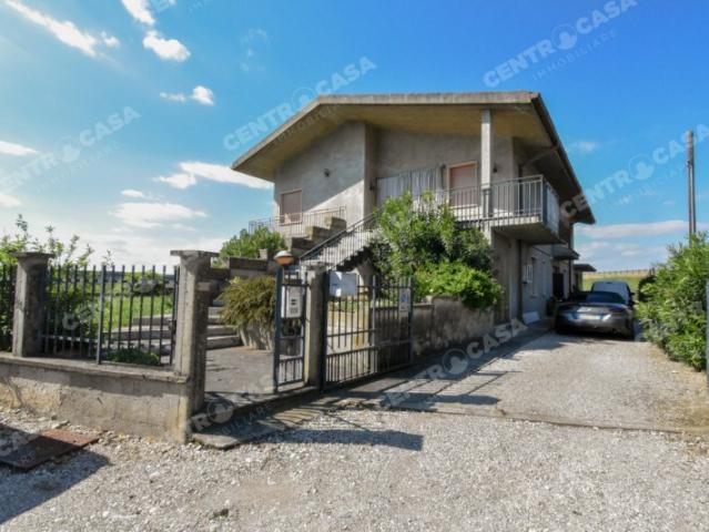 Villa bifamiliare in vendita a Vangadizza, Legnago
