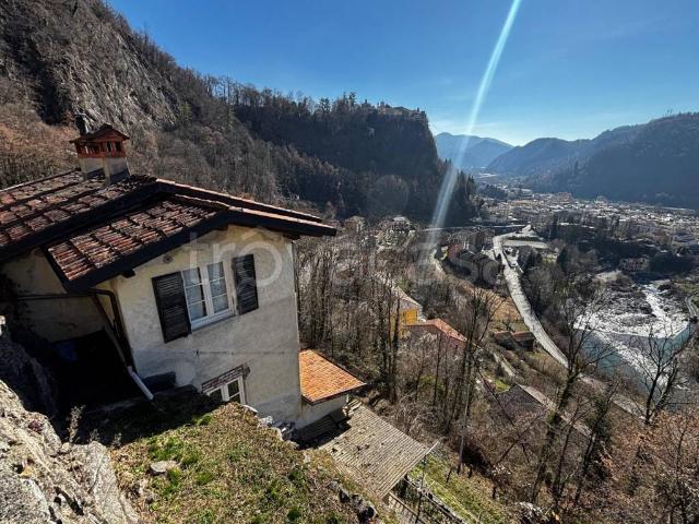 Villa bifamiliare in vendita a Varallo via Fiume, 2/7