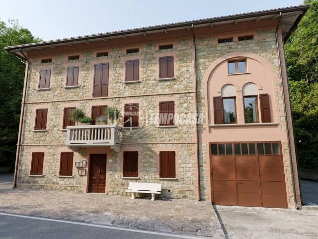 Villa bifamiliare in vendita a Vezzano sul Crostolo strada Statale 63 12