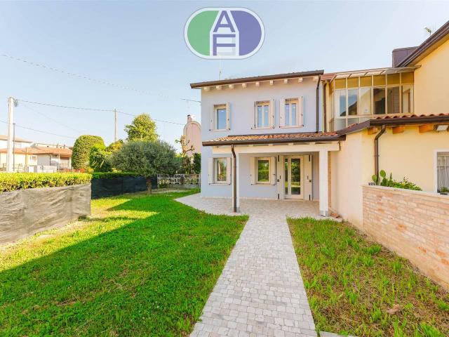 Villa bifamiliare in vendita a Venezia