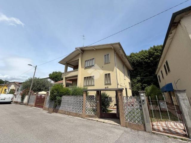 Villa bifamiliare in vendita a Venezia via Stefano Jacini, 12, Carpenedo Bissuola