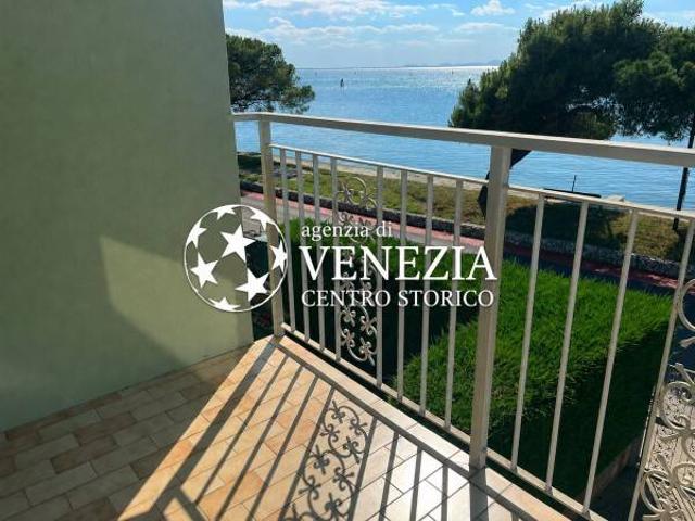 Villa bifamiliare in vendita a Venezia riva Giovanni Diacono, Malamocco