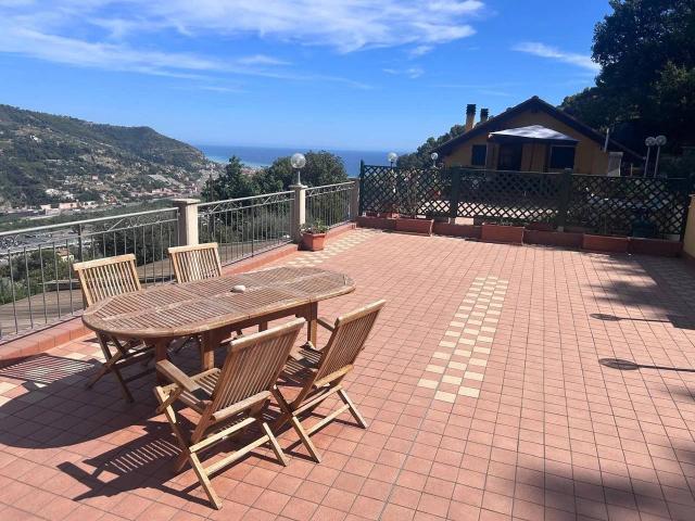 Villa bifamiliare in vendita a Ventimiglia