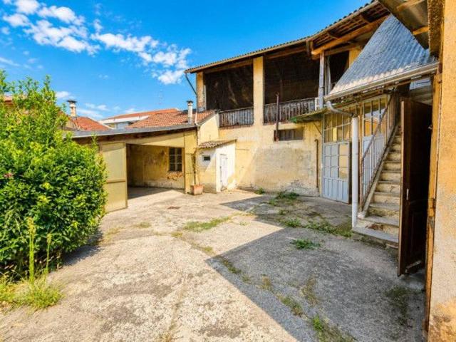 Villa bifamiliare in vendita a Vercelli