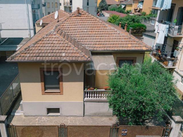 Villa bifamiliare in vendita a Vercelli via Vicenza, 13