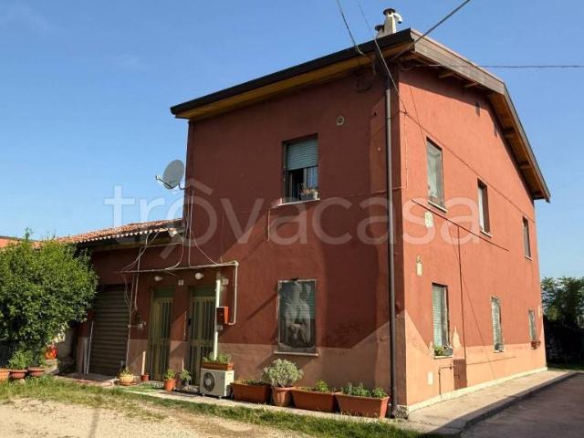 Villa bifamiliare in vendita a Verona strada Bresciana, Bassone