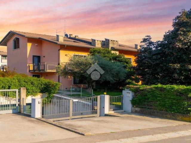 Villa bifamiliare in vendita a Verona via Emanuele Nicolini, 32, Montorio