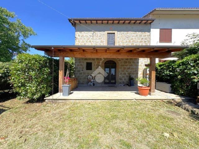 Villa bifamiliare in vendita a Viterbo, Monterazzano