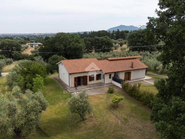 Villa bifamiliare in vendita a Viterbo strada Castellaccio, San Martino al Cimino Tobia