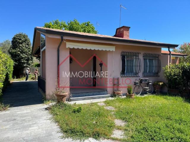 Villa bifamiliare in vendita a Vittoria Apuana, Forte dei Marmi