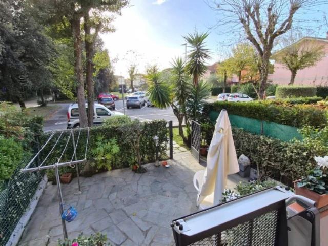 Villa bifamiliare in vendita a Vittoria Apuana, Forte dei Marmi