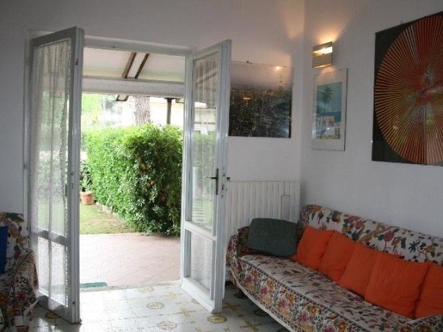 Villa bifamiliare in vendita a Vittoria Apuana, Forte dei Marmi