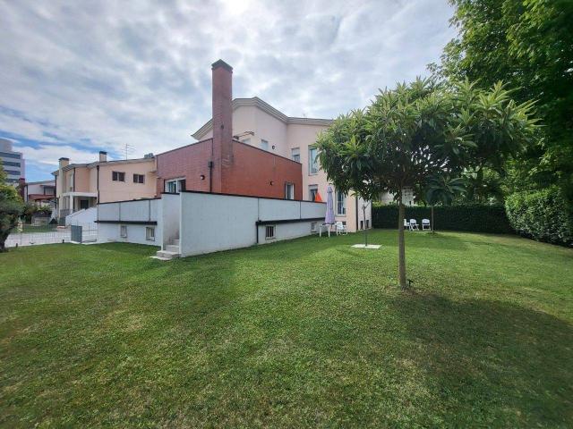 Villa bifamiliare in vendita a Vicenza