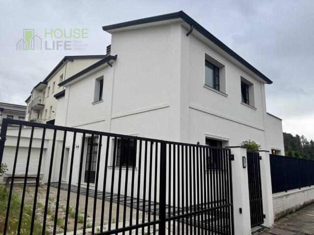 Villa bifamiliare in vendita a Vicenza viale Fratelli Bandiera