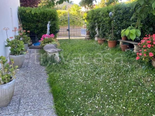 Villa bifamiliare in vendita a Vicopisano