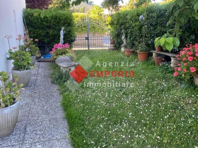 Villa bifamiliare in vendita a Vicopisano via dei Mezzi