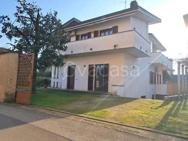 Villa bifamiliare in vendita a Vigevano via Puglie s.n.c