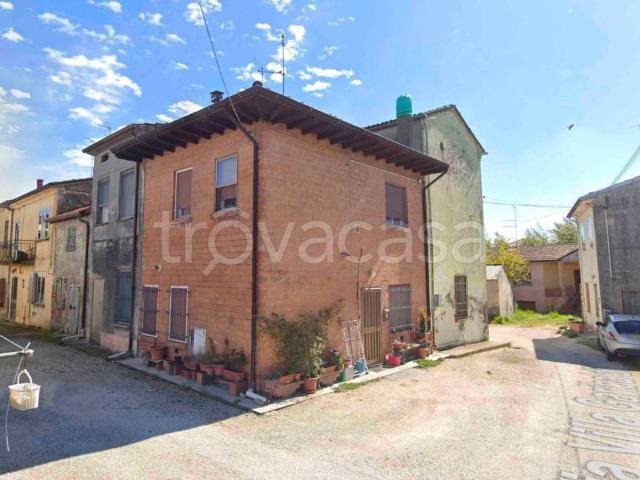 Villa bifamiliare in vendita a Villa Garibaldi, San Benedetto Po