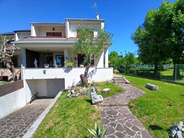 Villa bifamiliare in vendita a Villesse via Cossuttis