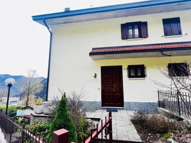 Villa bifamiliare in vendita a Zogno