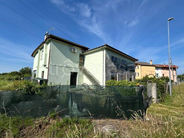 Villa bifamiliare in vendita a Zoppola, Castions