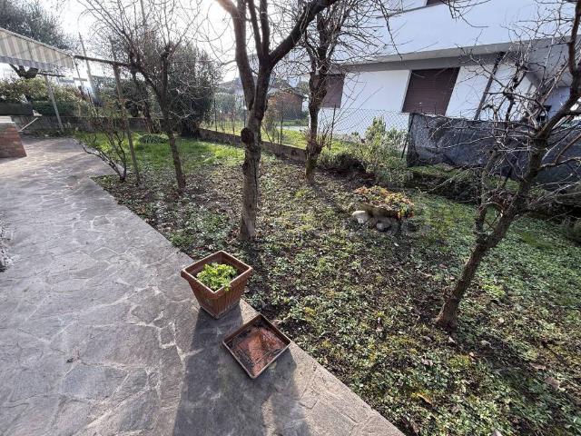 Villa bifamiliare in vendita ad Abano Terme via Domenico Cimarosa