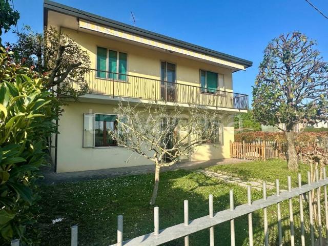 Villa bifamiliare in vendita ad Abano Terme via Sottomarina