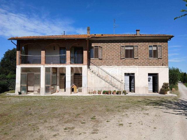 Villa bifamiliare in vendita ad Abbadia, Montepulciano
