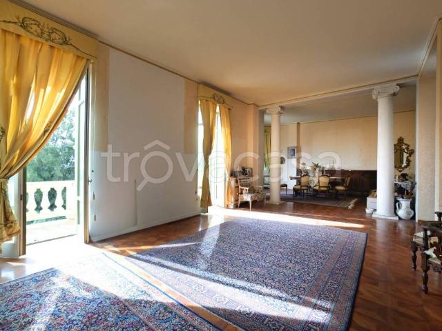 Villa bifamiliare in vendita ad Alassio