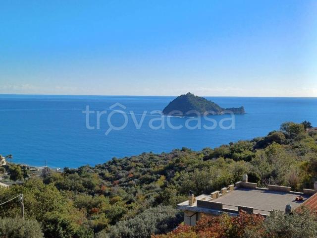 Villa bifamiliare in vendita ad Alassio
