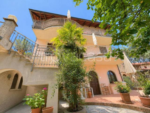Villa bifamiliare in vendita ad Alba corso Canale