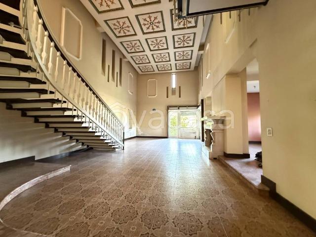 Villa bifamiliare in vendita ad Alba via Francesco Crispi