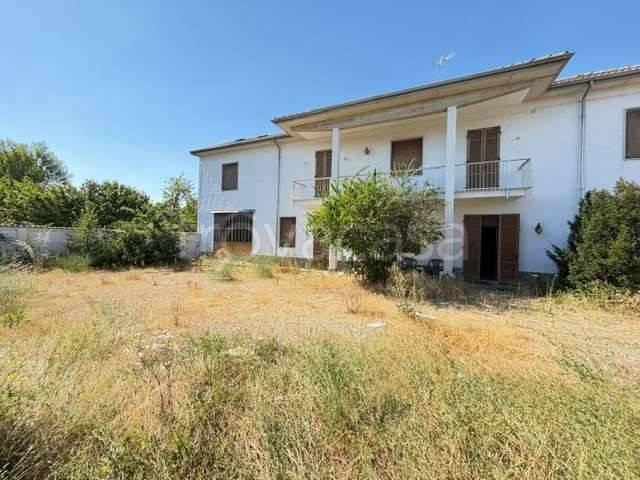 Villa bifamiliare in vendita ad Alessandria, Cascinagrossa