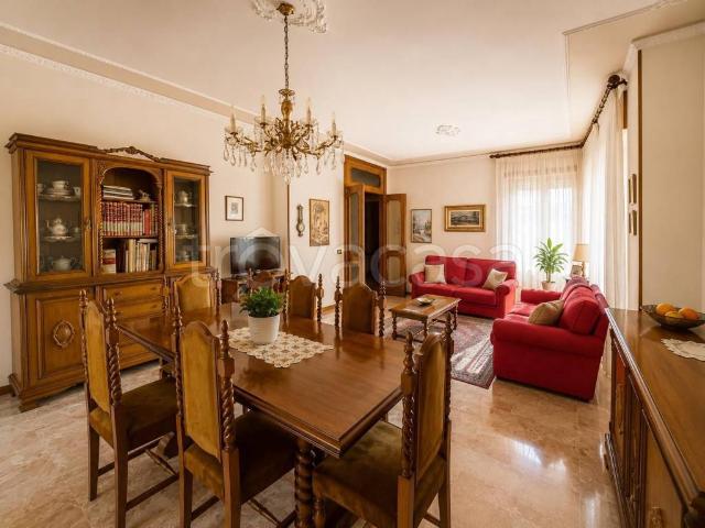 Villa bifamiliare in vendita ad Alte Ceccato, Montecchio Maggiore