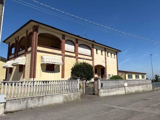 Villa bifamiliare in vendita ad Ancarano, Rivergaro