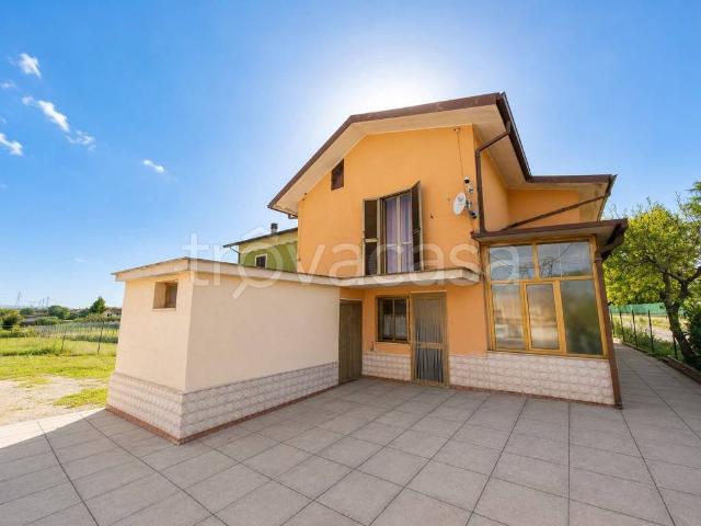 Villa bifamiliare in vendita ad Anagni strada Prato Sabatino