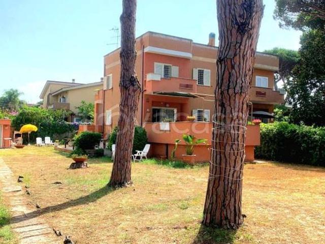 Villa bifamiliare in vendita ad Anzio, Lavinio Mare
