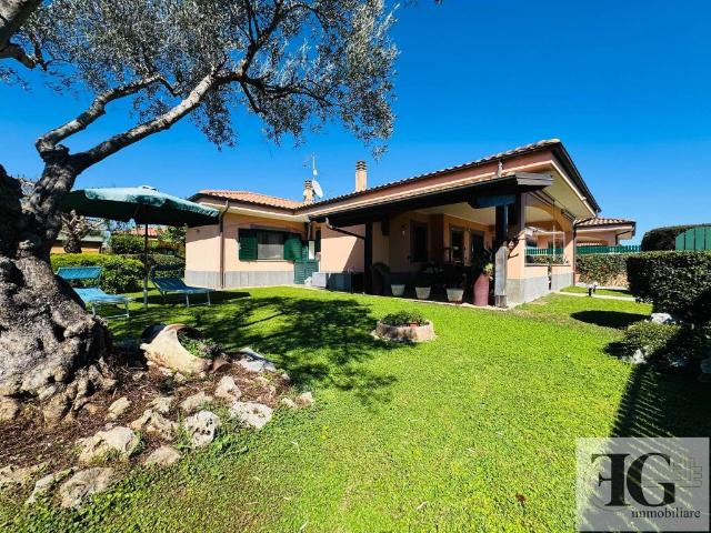 Villa bifamiliare in vendita ad Anzio via Niccolò Machiavelli, Villaggio Giornalisti Poggio