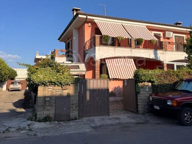 Villa bifamiliare in vendita ad Anzio, Stazione Lavinio