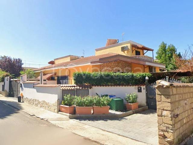 Villa bifamiliare in vendita ad Anzio via dei Fiordalisi, Lido Dei Pini