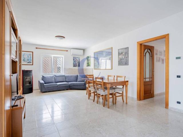Villa bifamiliare in vendita ad Anzio via Lago di Bracciano, 5, Lido Dei Pini