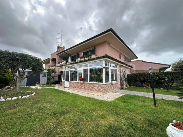 Villa bifamiliare in vendita ad Anzio via Rea Silvia, Villa Claudia