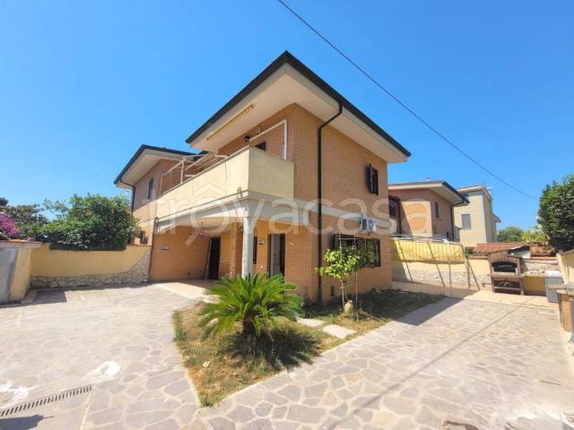 Villa bifamiliare in vendita ad Anzio via Severino Ferrari, 19, Villaggio Giornalisti Poggio