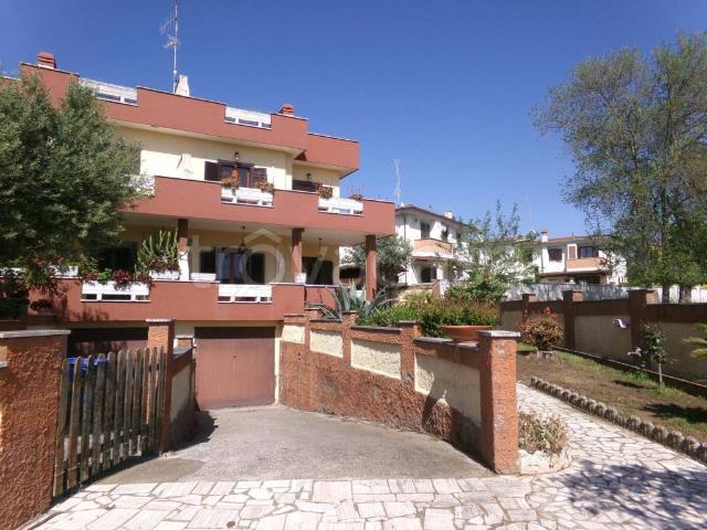 Villa bifamiliare in vendita ad Anzio, Villaggio Giornalisti Poggio