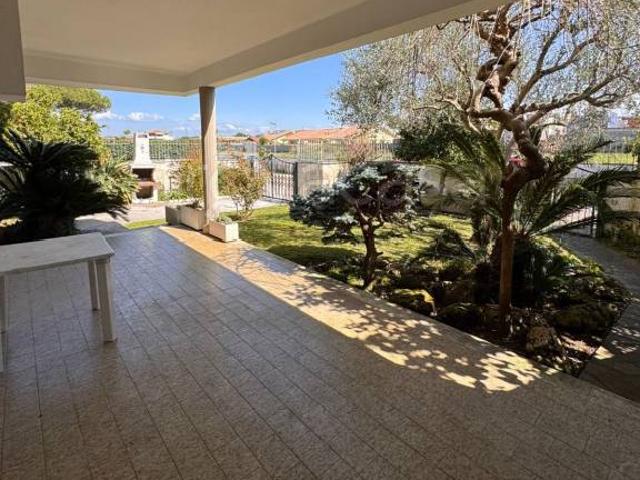 Villa bifamiliare in vendita ad Anzio, Villaggio Giornalisti Poggio