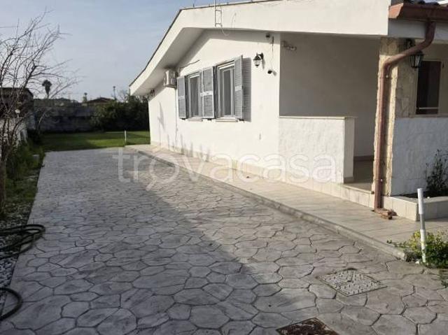 Villa bifamiliare in vendita ad Aprilia via Val di Fassa, 5, Campoverde Lampione