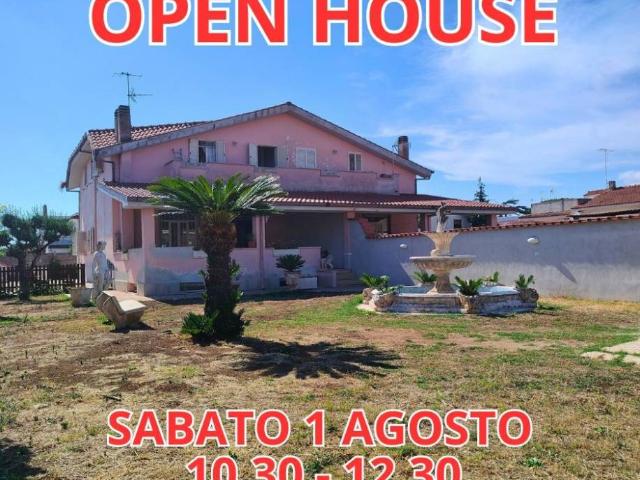 Villa bifamiliare in vendita ad Ardea via Terni, 39a, Nuova Florida
