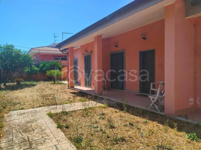 Villa bifamiliare in vendita ad Ardea via Tronto, 35, Tor San Lorenzo Nuova California