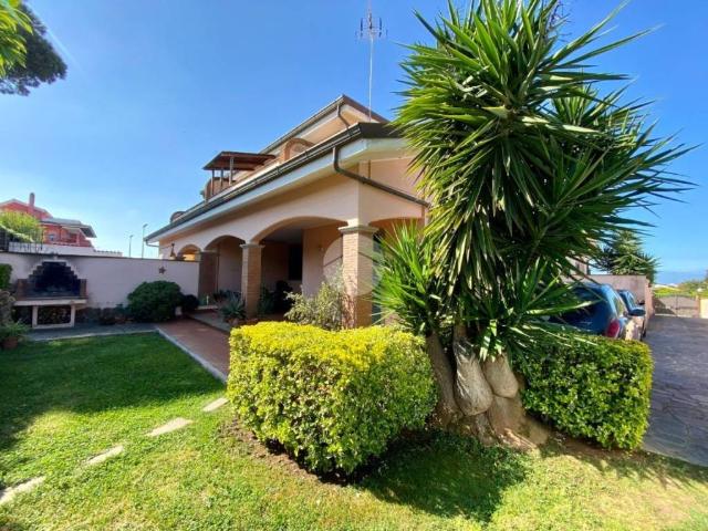 Villa bifamiliare in vendita ad Ardea via Adda, 4, Tor San Lorenzo Nuova California