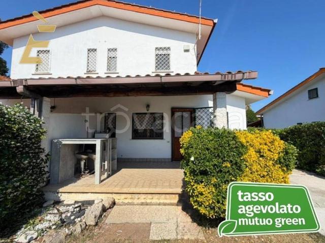 Villa bifamiliare in vendita ad Ardea via Cefeo, Colle Romito